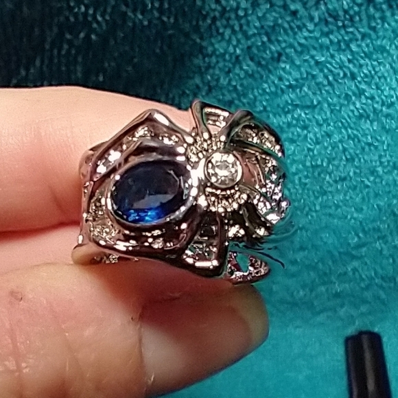 Silvertone spider web ring blue stone - Picture 3 of 6